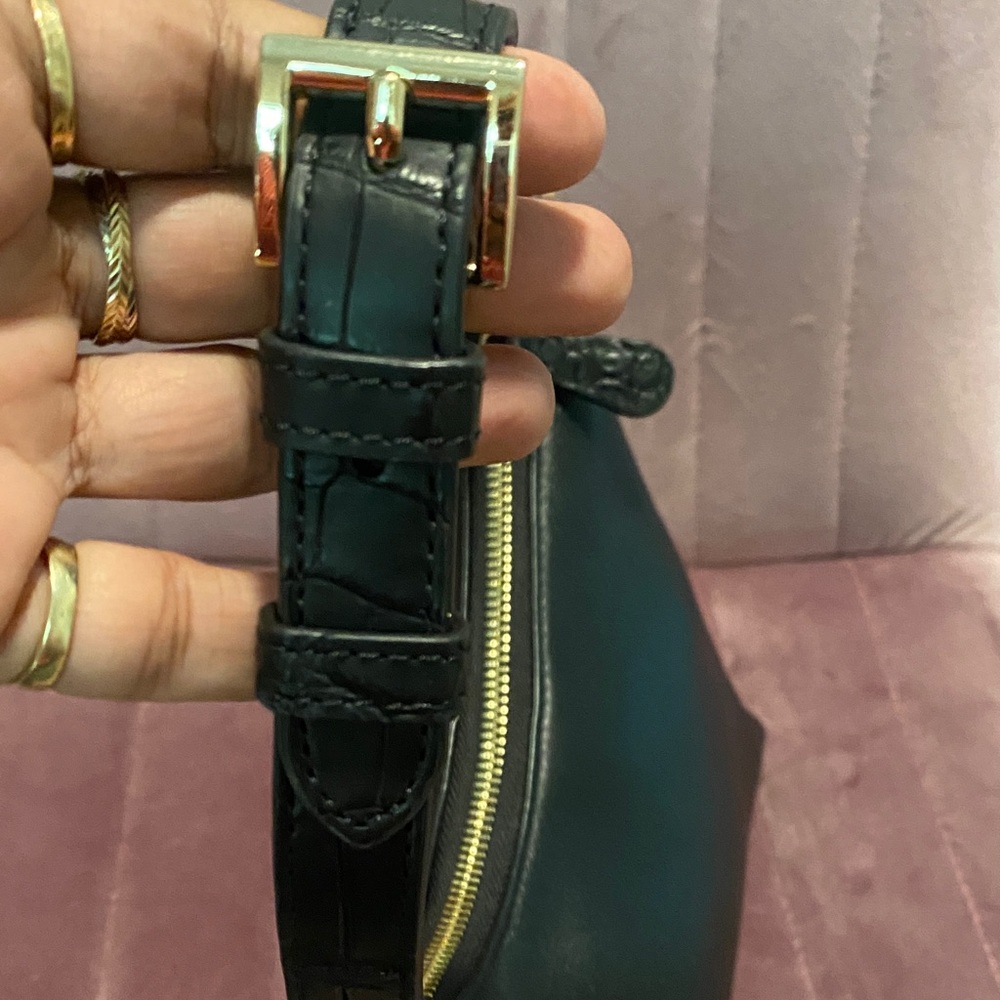 Aupen Black Leather Shoulder Bag - Picture 5 of 11